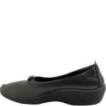 A ballet flat made of vegan soft stretchy upper called Lytech, with a toggle for the perfect fit. Double arch support, non slip sole, padded footbed. Made in Portugal by Arcopedico and available instore and online at ShoeBeDoo Official Stockist in Australia