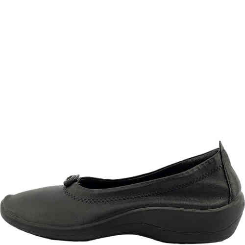 A ballet flat made of vegan soft stretchy upper called Lytech, with a toggle for the perfect fit. Double arch support, non slip sole, padded footbed. Made in Portugal by Arcopedico and available instore and online at ShoeBeDoo Official Stockist in Australia