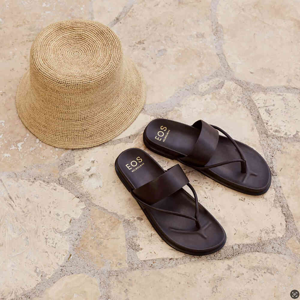 NALEA-CHESTNUT-DARK-CHOCOLATE-BROWN-LEATHER-THONG-STYLE-FLAT-SLIDE-SANDALS-SHOEBEDOO-OFFICIAL-STOCKIST-life