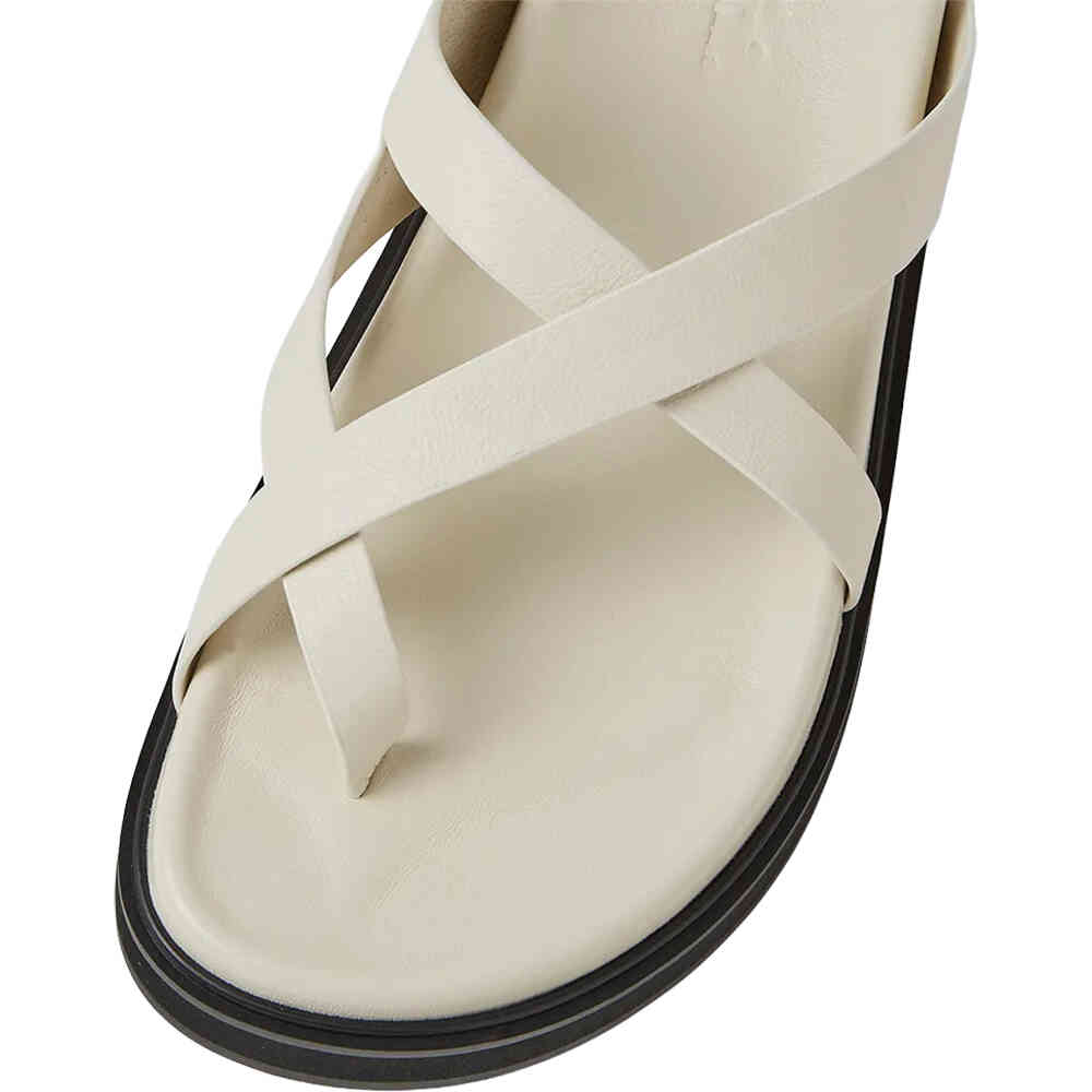 MOLLINI-MILIE-CREAM-OFF-WHITE-LEATHER-OPEN-TOE-ARCH-SUPPORT-THONG-STYLE-SLIDE-FLAT-SANDALS-SHOEBEDOO-OFFICIAL-STOCKIST-TOE-DETAIL