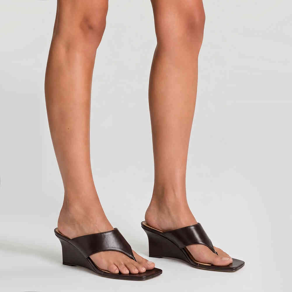SIREN-AURELIA-CHOCOLATE-BROWN-VINTAGE-LEATHER-HIGH-WEDGE-THONG-STYLE-OPEN-TOE-SANDALS-SHOEBEDOO-OFFICIAL-STOCKIST-LIFESTYLE-3